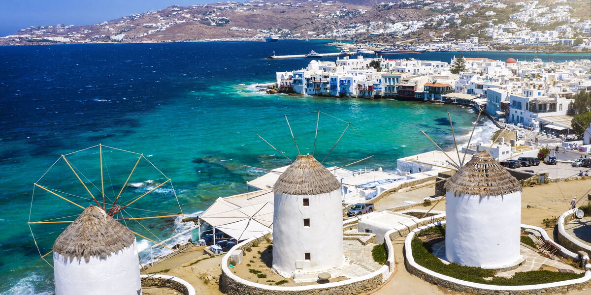 Explore the Vibrant Nightlife of Mykonos Island